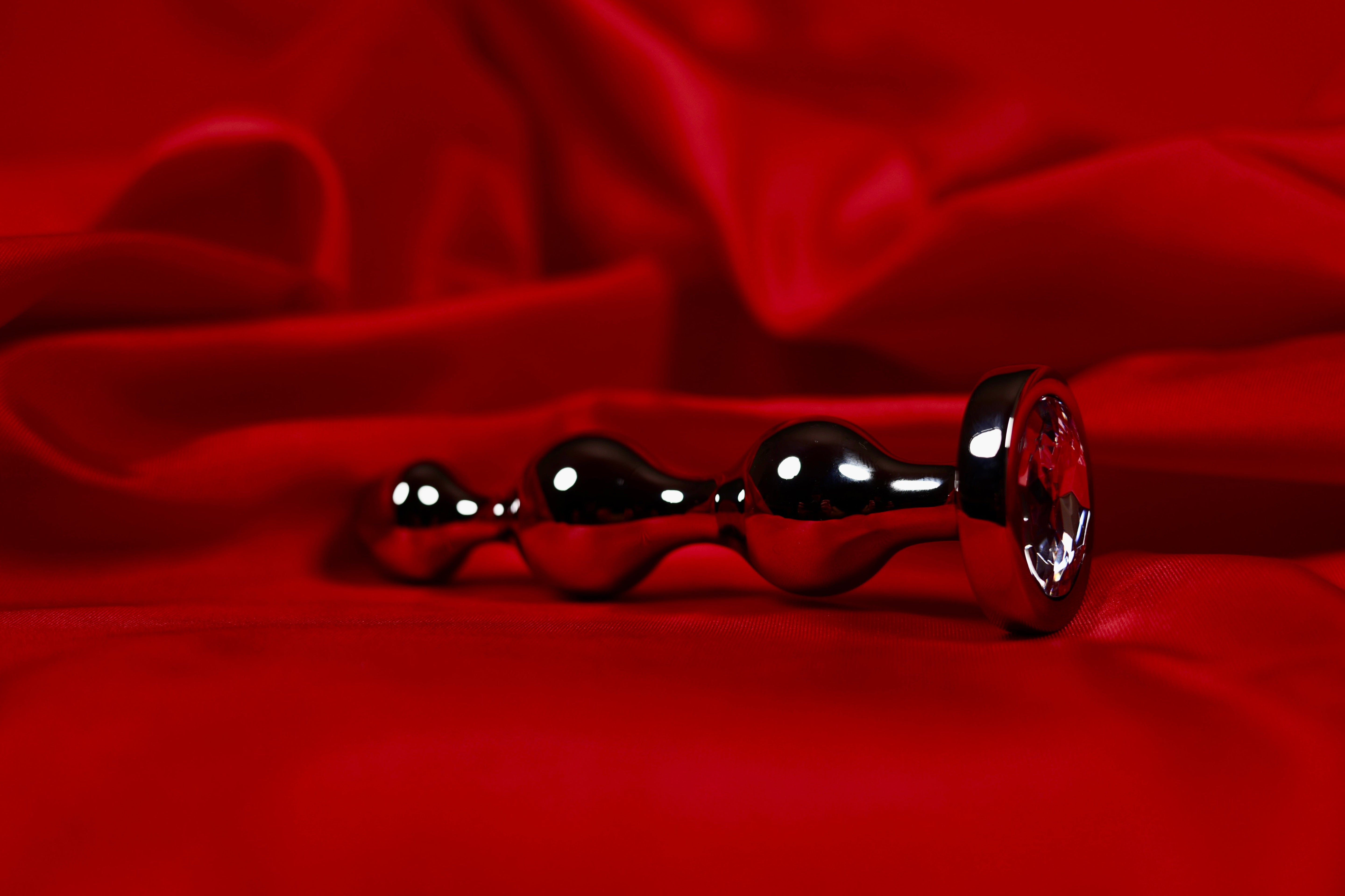 Hoe je een buttplug gebruikt - the fancy way - Hot Plaza